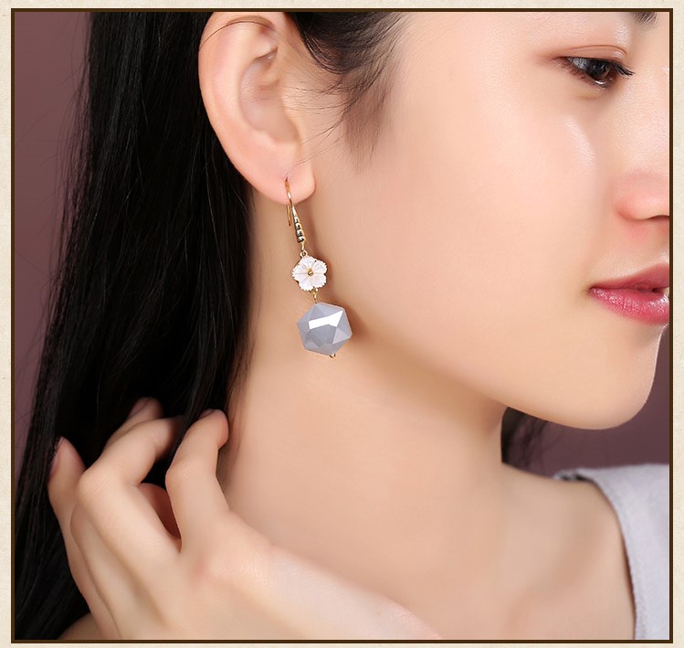 精致菱歌耳環(huán)，別致氣質(zhì)花朵耳環(huán)首飾