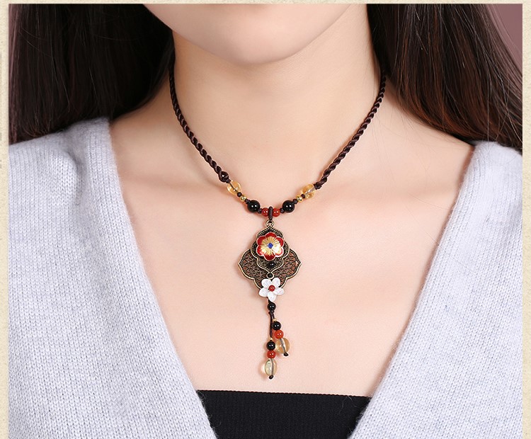 古典之美婭敘項(xiàng)鏈，古色古香民族風(fēng)項(xiàng)鏈?zhǔn)罪? src="/wenxue/d/file/bigpic/190404/04/13-1P319134428-50.jpg" / data-GPfd="sraRKv"><br / data-tMLm="UMMzY3">
	<img alt=