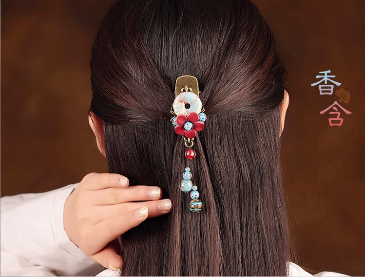 嬌雅動(dòng)人發(fā)夾，花香紅色古風(fēng)頭飾