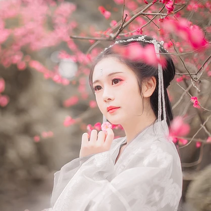 滿溢花香文藝女生頭像，唯美古風(fēng)真人頭像