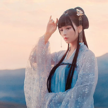 古典優(yōu)雅帶團(tuán)扇女生頭像，唯美古風(fēng)真人頭像