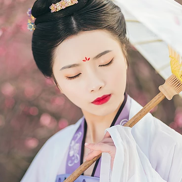 桃林探春帶傘女生頭像，唯美古風(fēng)真人頭像