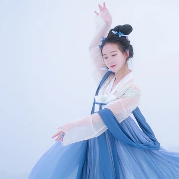 翩然蝴蝶帶傘女生頭像，唯美古風(fēng)真人頭像