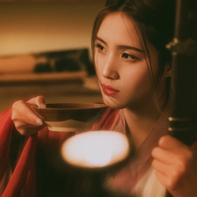 紅衣傷感喝酒女生頭像，唯美古風(fēng)真人頭像