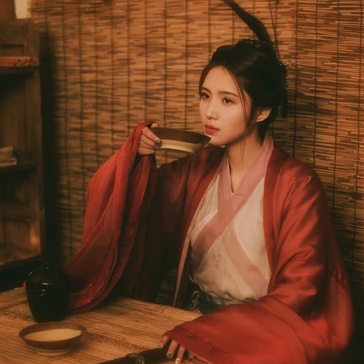 紅衣傷感喝酒女生頭像，唯美古風(fēng)真人頭像