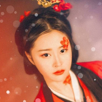 紅梅拂面女生頭像，唯美古風真人頭像