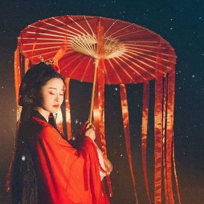 紅梅拂面女生頭像，唯美古風真人頭像