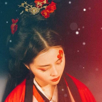 紅梅拂面女生頭像，唯美古風真人頭像