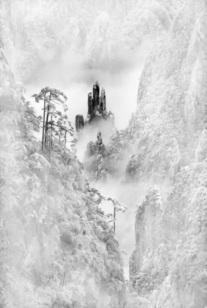 雪后黃山風景宛如人間仙境，舞一曲雪中霓裳羽