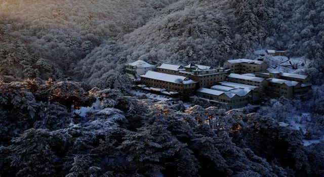 雪后黃山風(fēng)景宛如人間仙境，舞一曲雪中霓裳羽