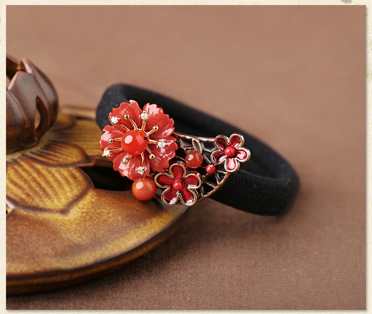 紅色扎頭發(fā)發(fā)圈，嬌艷氣質(zhì)時(shí)尚頭飾