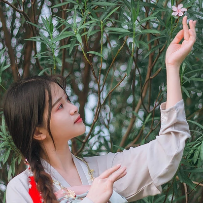 清新淑女持團(tuán)扇女生頭像，唯美古風(fēng)真人頭像