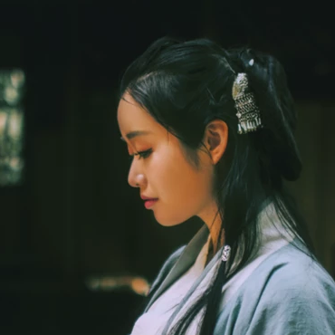 離別傷感帶折扇女生頭像，唯美古風(fēng)真人頭像