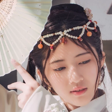 青春白衣帶折扇女生頭像，唯美古風(fēng)真人頭像