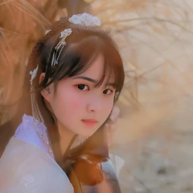 唯美古風(fēng)真人頭像：清新文藝帶團(tuán)扇女生頭像