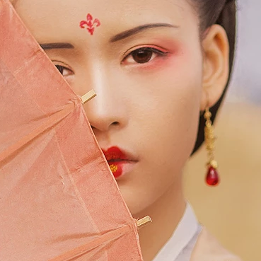 落霞黃昏帶傘女生頭像，唯美古風真人頭像