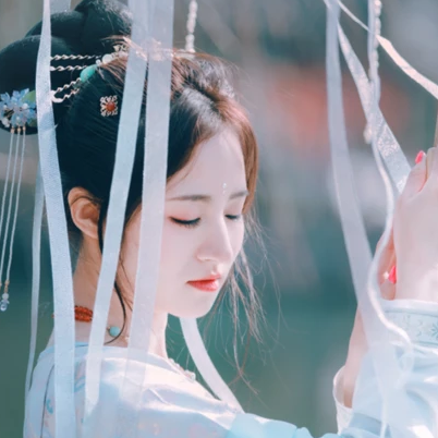 淡雅清新帶團(tuán)扇女生頭像，唯美古風(fēng)真人頭像