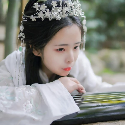 詩意琴女女生頭像，唯美古風真人頭像