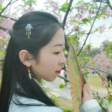 花開帶折扇女生頭像，唯美古風(fēng)真人頭像
