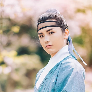 書生賞花游玩男生頭像，唯美古風(fēng)真人頭像