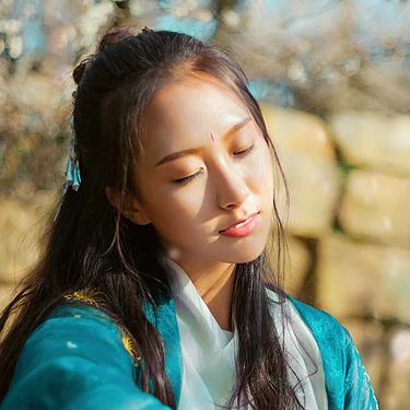 花開(kāi)半夏女生頭像，唯美古風(fēng)真人頭像