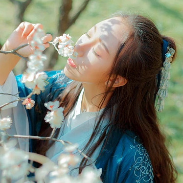 花開(kāi)半夏女生頭像，唯美古風(fēng)真人頭像