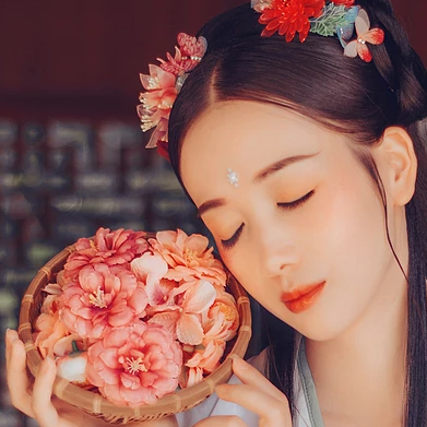 清新精致帶團(tuán)扇女生頭像，唯美古風(fēng)真人頭像