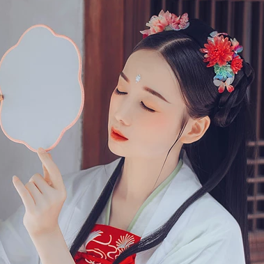 清新精致帶團(tuán)扇女生頭像，唯美古風(fēng)真人頭像