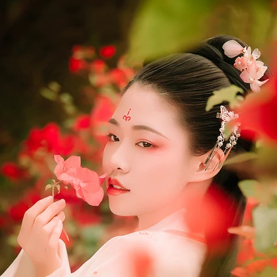 花間佳人帶傘女生頭像，唯美古風真人頭像