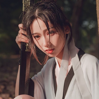 瀟灑霸氣帶兵器女生頭像，唯美古風(fēng)真人頭像