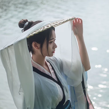 瀟灑霸氣帶兵器女生頭像，唯美古風(fēng)真人頭像