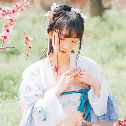 清新桃花女生頭像，唯美古風(fēng)真人頭像