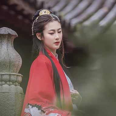 優(yōu)雅紅衣女生頭像，唯美古風真人頭像