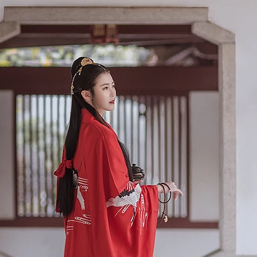 優(yōu)雅紅衣女生頭像，唯美古風真人頭像