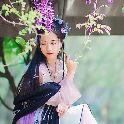 高貴氣質(zhì)紫藤女生頭像，唯美古風真人頭像