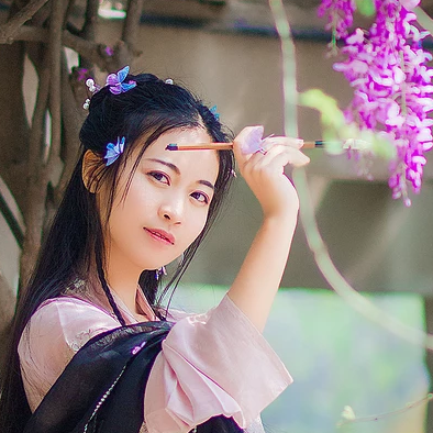 高貴氣質(zhì)紫藤女生頭像，唯美古風真人頭像