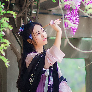 高貴氣質(zhì)紫藤女生頭像，唯美古風真人頭像