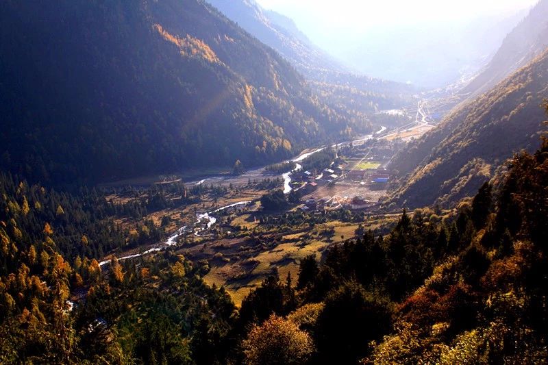 光和云朵·雪寶頂，喂馬劈柴看盡四季繁華