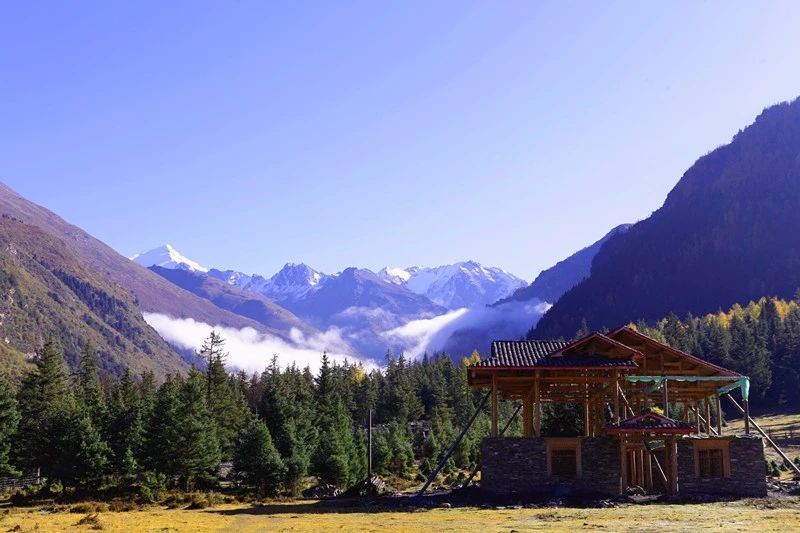 光和云朵·雪寶頂，喂馬劈柴看盡四季繁華