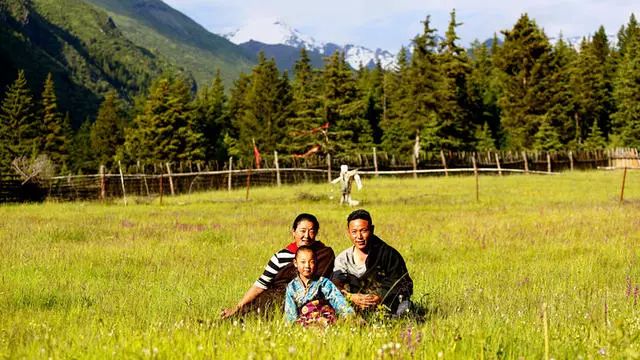 光和云朵·雪寶頂，喂馬劈柴看盡四季繁華