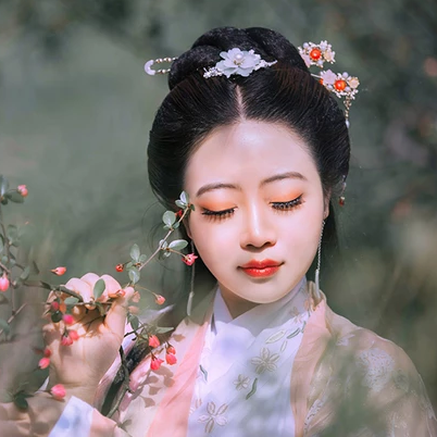 精致優(yōu)雅帶扇女生頭像，唯美古風(fēng)真人頭像