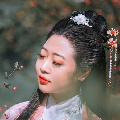 精致優(yōu)雅帶扇女生頭像，唯美古風(fēng)真人頭像