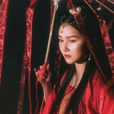 紅衣裳女生頭像，唯美古風(fēng)真人頭像