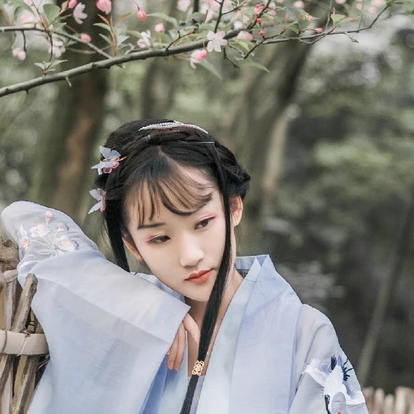 清新粉花女生頭像，唯美古風(fēng)真人頭像