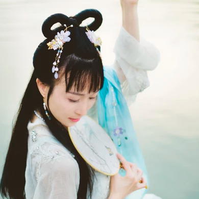 清新文藝帶團扇女生頭像，唯美古風(fēng)真人頭像