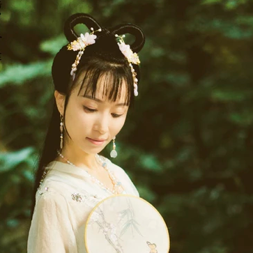 清新文藝帶團扇女生頭像，唯美古風(fēng)真人頭像