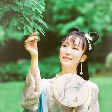 清新文藝帶團扇女生頭像，唯美古風(fēng)真人頭像