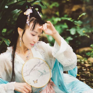 清新文藝帶團扇女生頭像，唯美古風(fēng)真人頭像