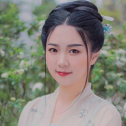 清風(fēng)拂面帶團(tuán)扇女生頭像，唯美古風(fēng)真人頭像