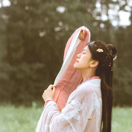 簡約帶團(tuán)扇女生頭像，唯美古風(fēng)真人頭像